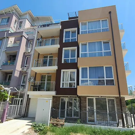 Apartment Neptun Yellow